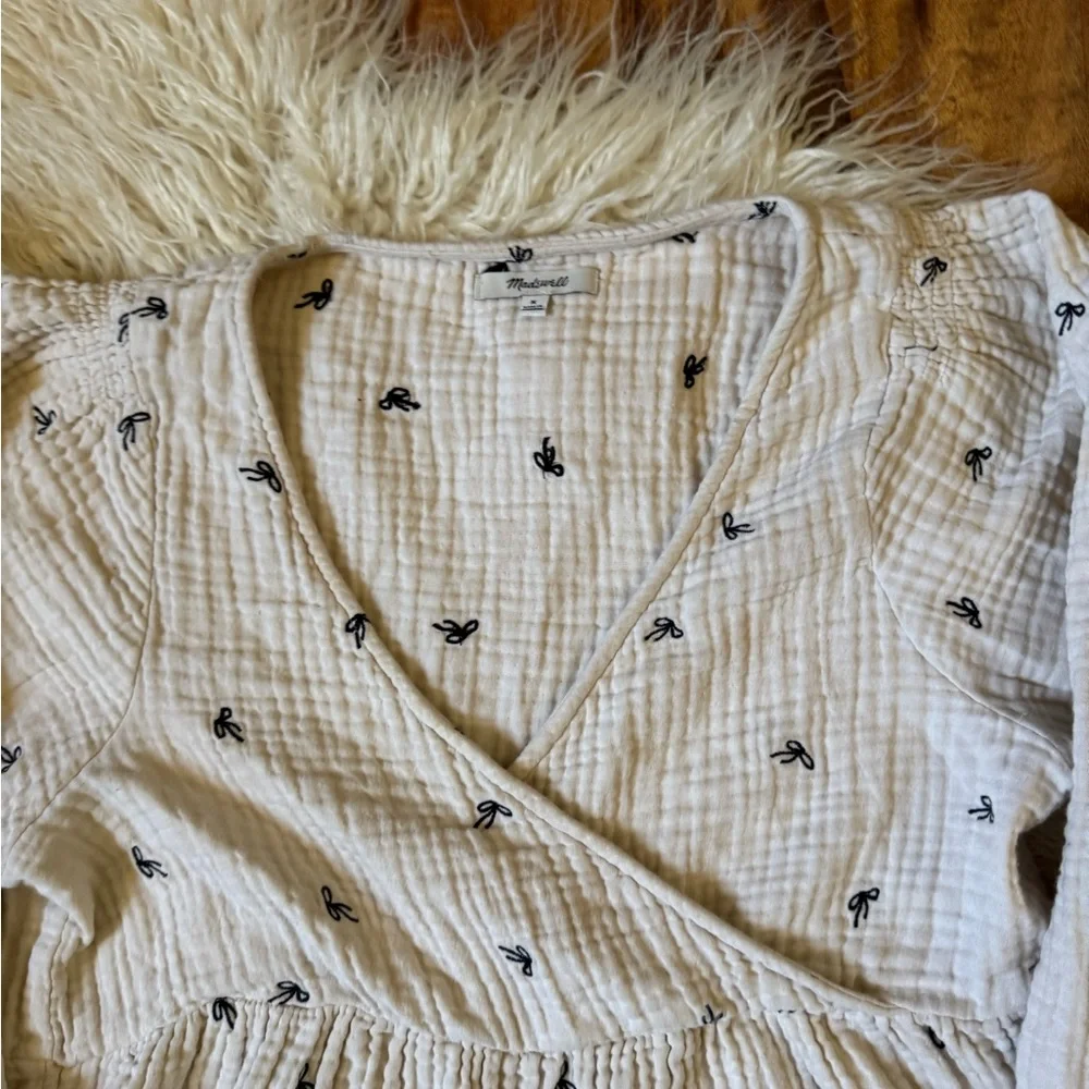 Madewell Lightspun Peplum Wrap Top in Tiny Bows - Picture 3 of 7